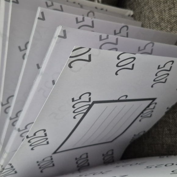 Class of 25 White and Gold Photo Album - Picture 2 of 3